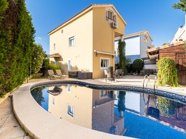 Xalet amb piscina en venda a Altorreal - El Chorrico