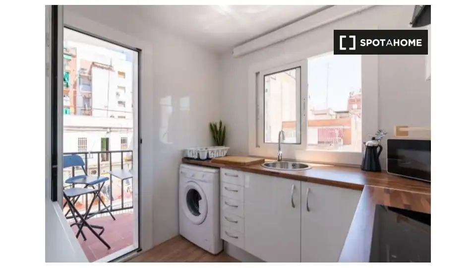Terrassa de Pis per a compartir en L'Hospitalet de Llobregat amb Aire condicionat, Calefacció i Moblat