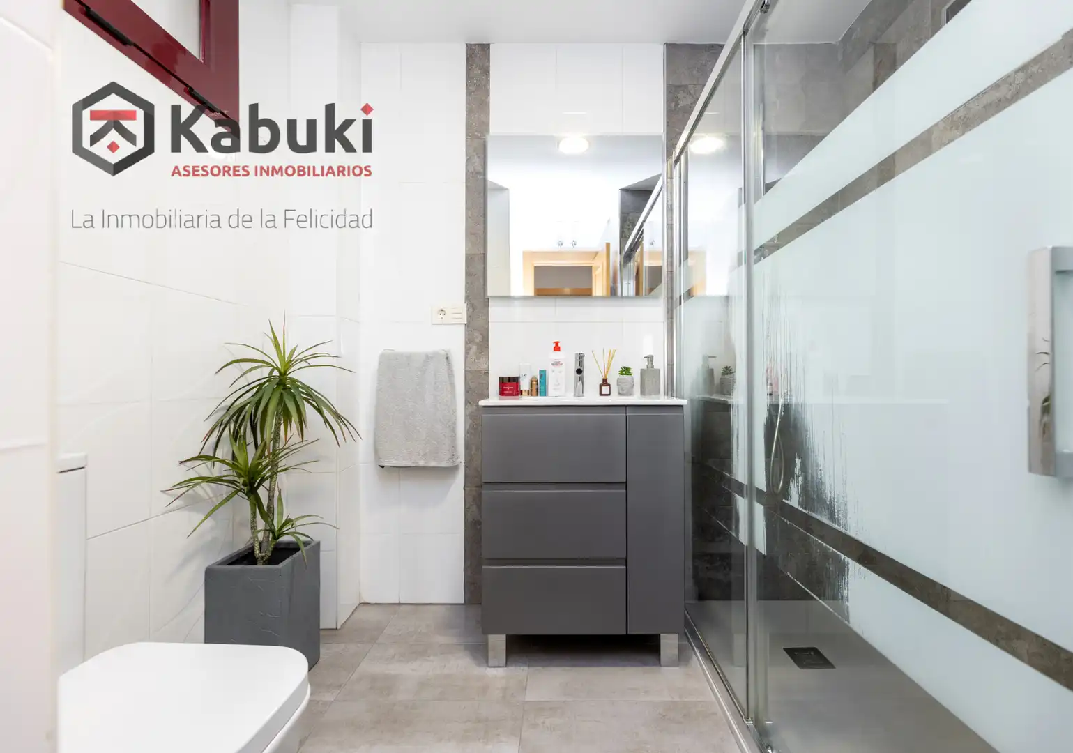 Bathroom of Flat for sale in Atarfe  with Private garden, Terrace and Swimming Pool
