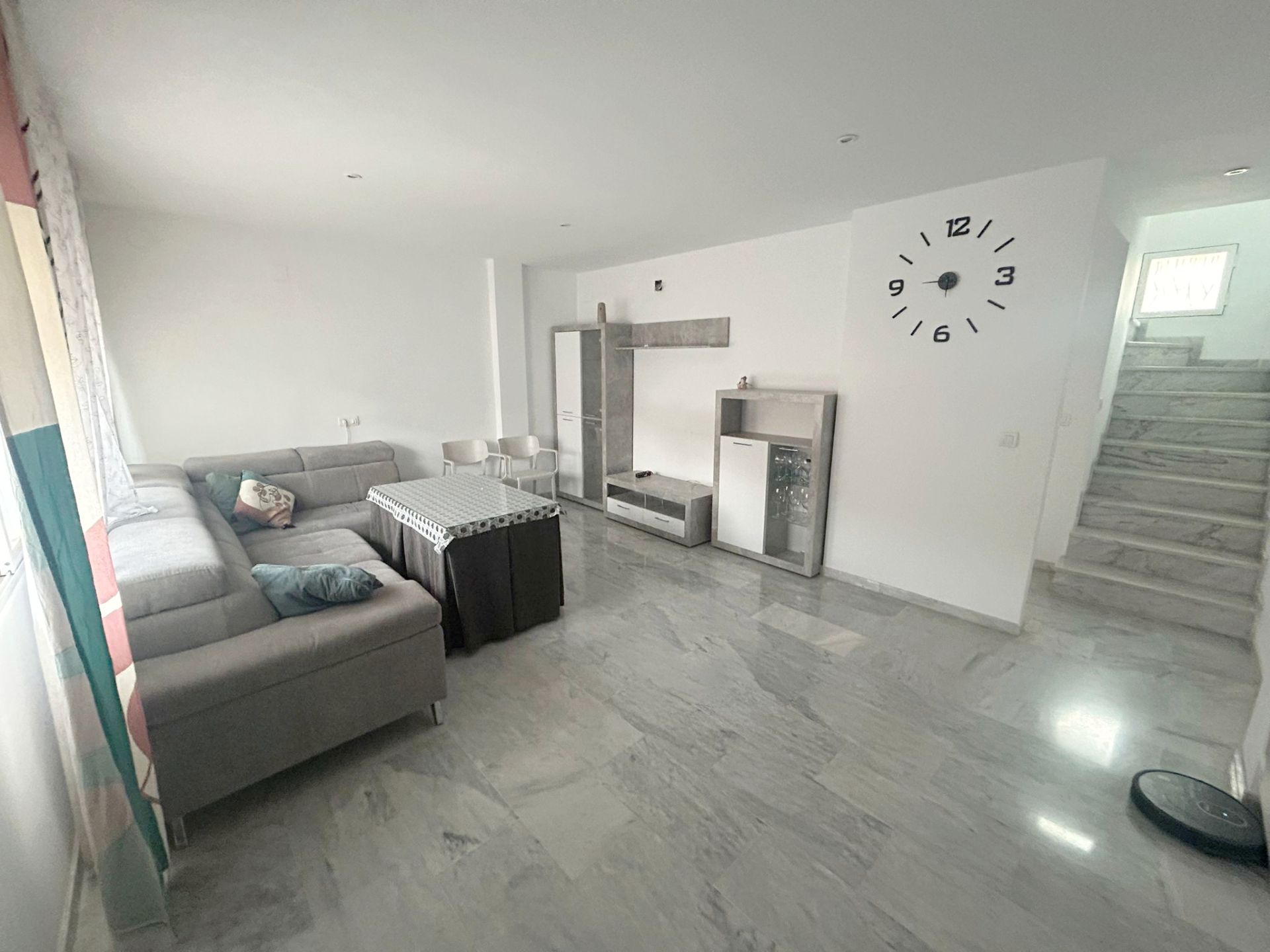 Sala d'estar de Casa adosada de lloguer en Las Gabias amb Aire condicionat, Moblat i Forn