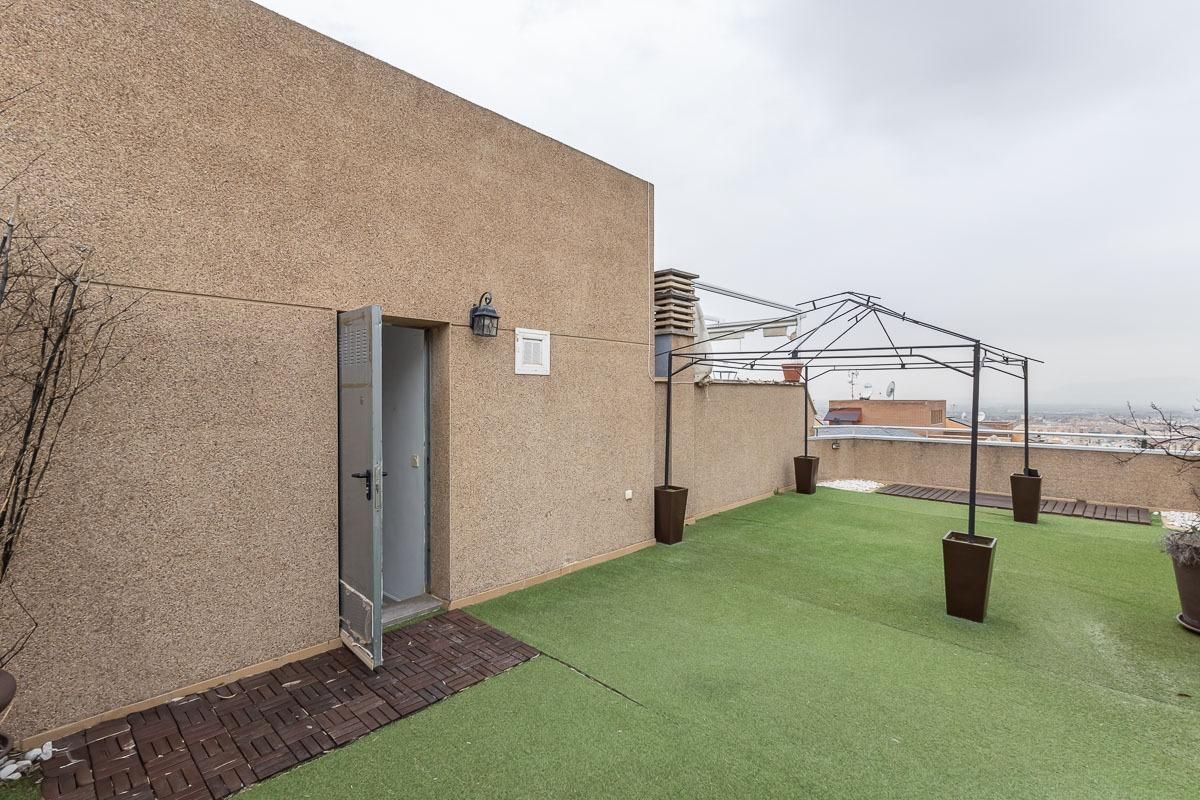 Außenansicht von Dachboden zum Verkauf in  Granada Capital mit Klimaanlage, Terrasse und Abstellraum
