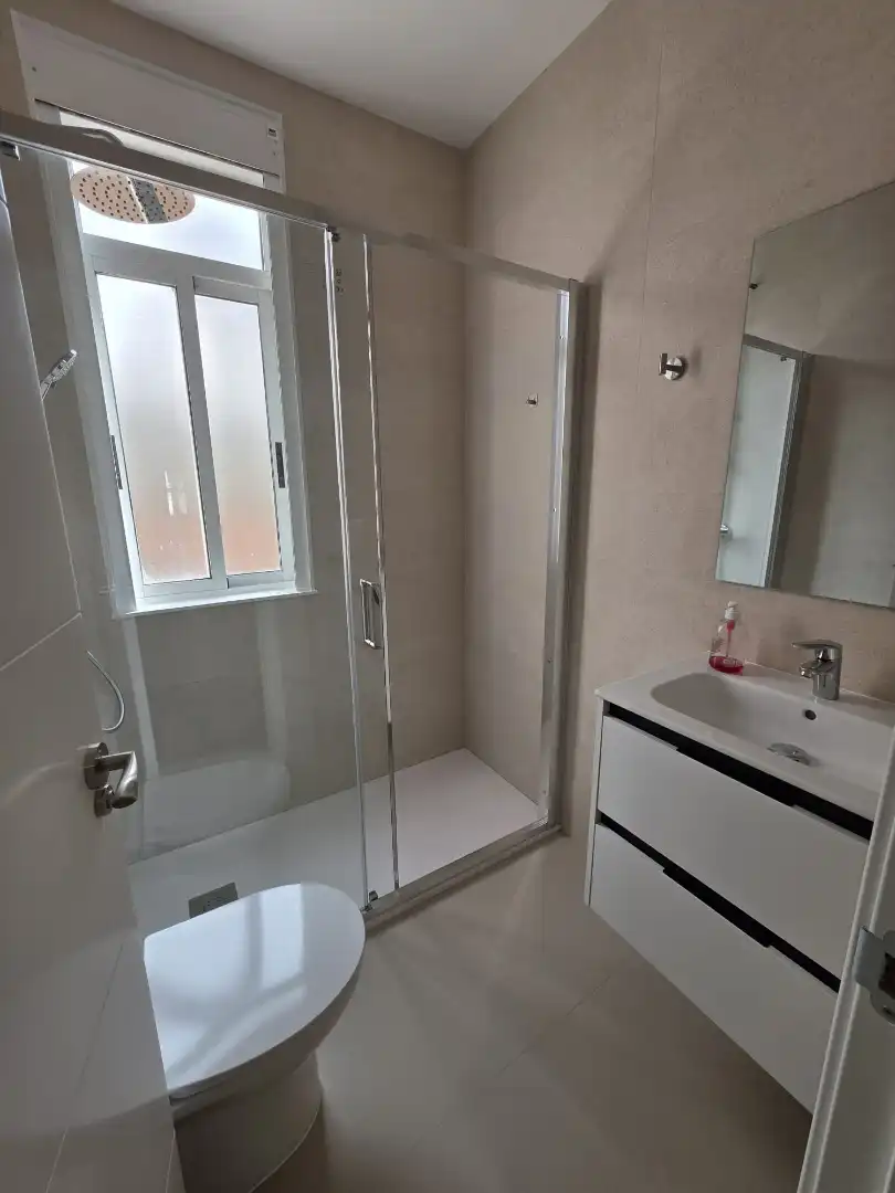 Baño de Piso para compartir en Ferrol con Amueblado