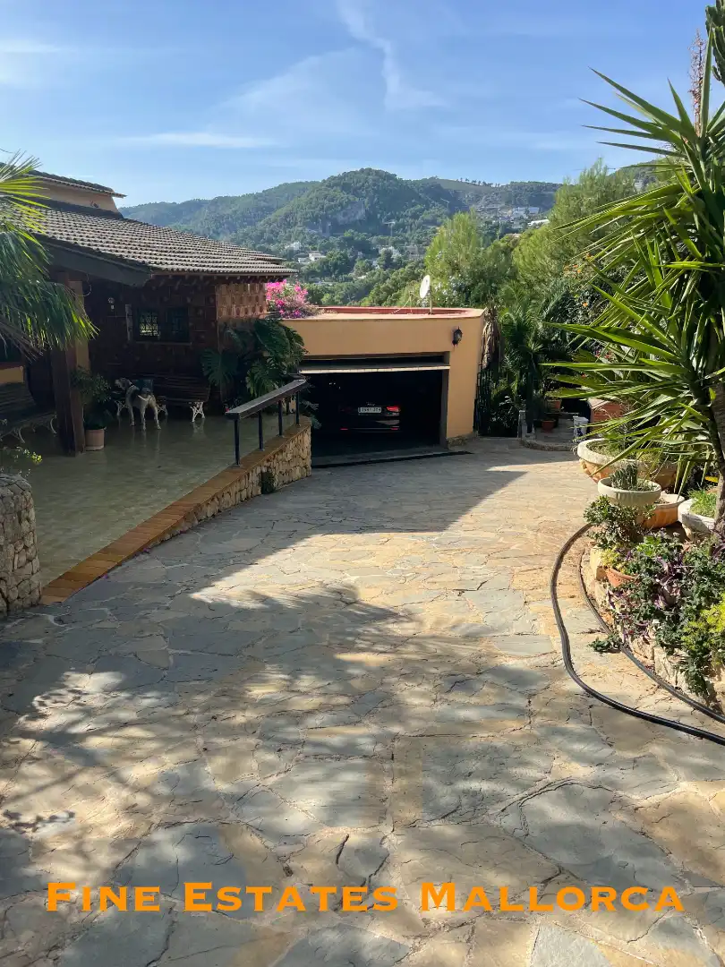 Aparcament de Casa o xalet en venda en  Palma de Mallorca amb Jardí privat, Terrassa i Piscina