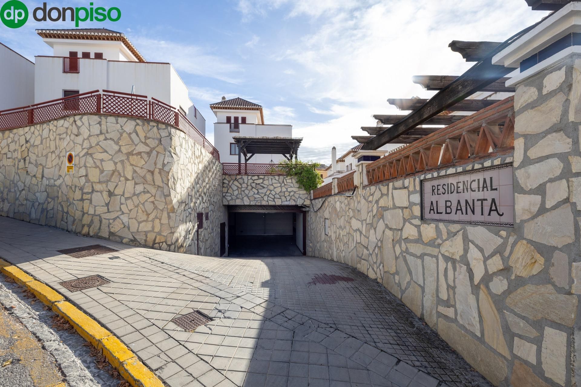 Vista exterior de Casa o chalet en venta en  Granada Capital con Calefacción, Jardín privado y Terraza