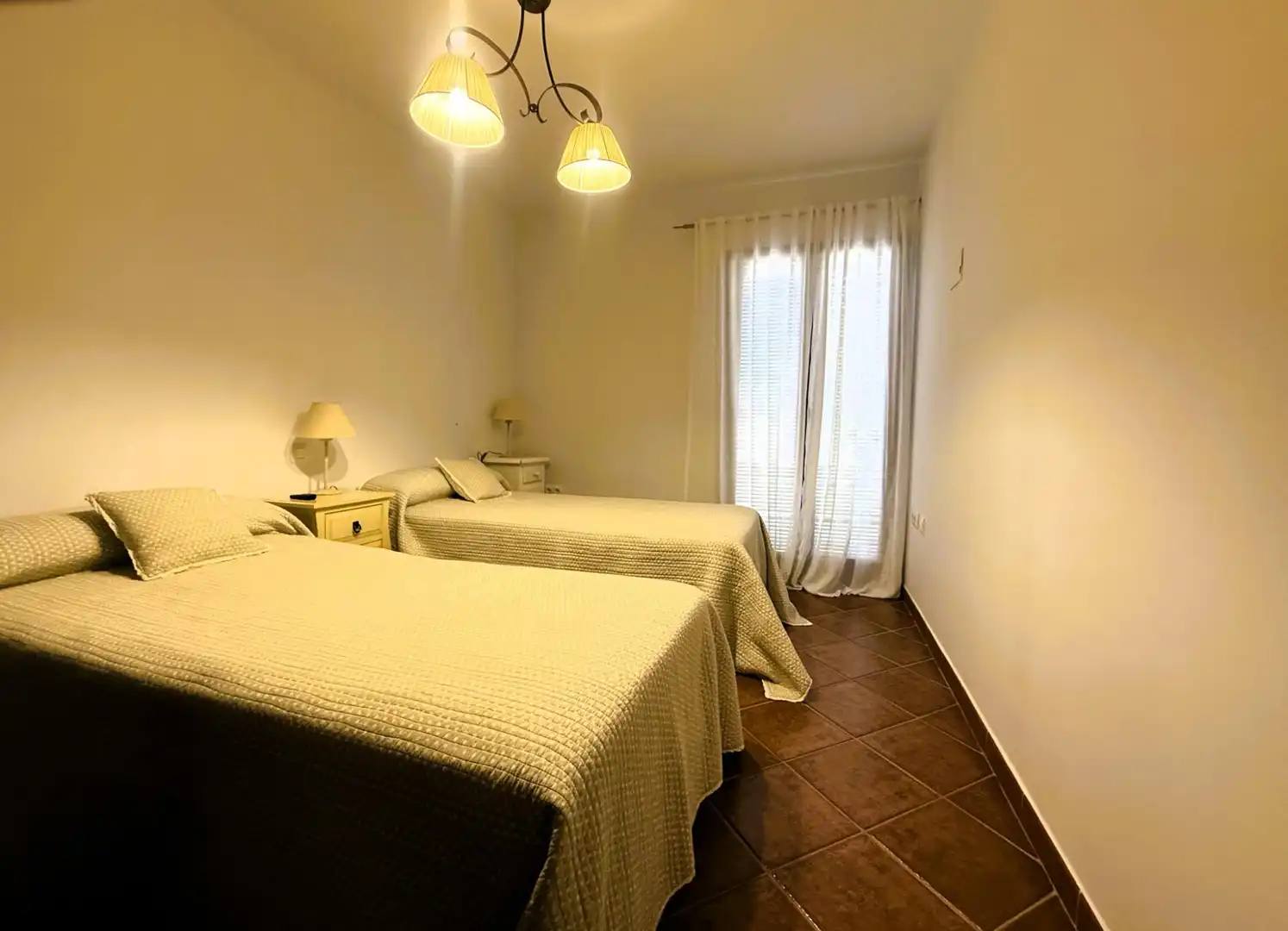 Dormitori de Casa o xalet en venda en La Rinconada amb Aire condicionat, Jardí privat i Piscina