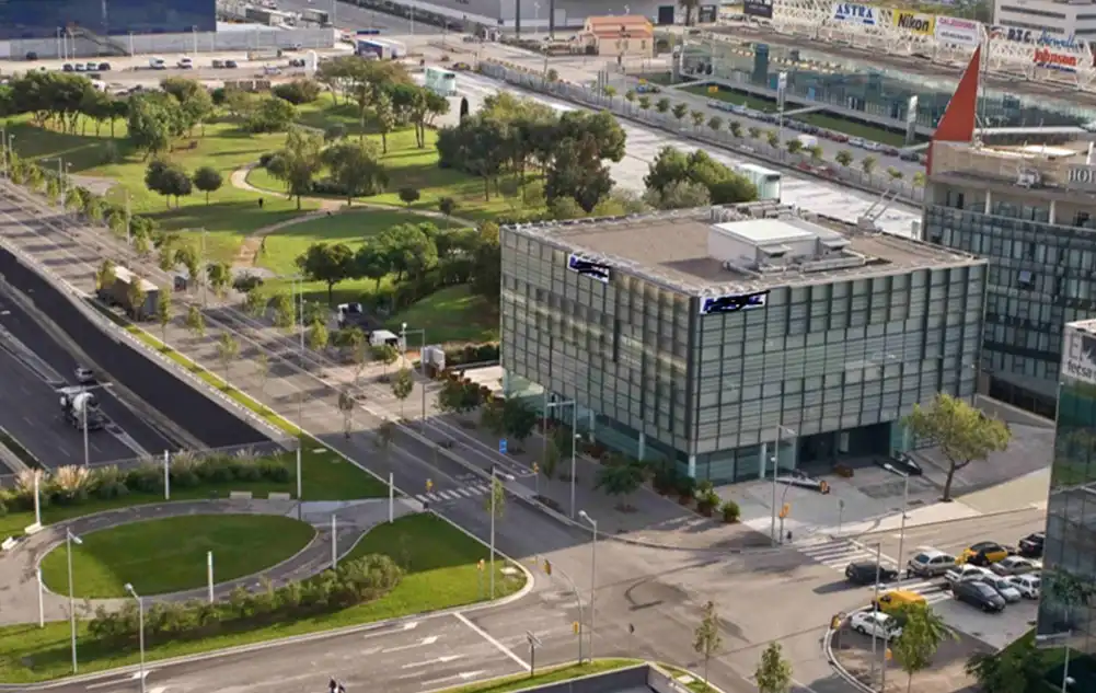 Vista exterior de Oficina de lloguer en L'Hospitalet de Llobregat amb Aire condicionat, Calefacció i Terrassa