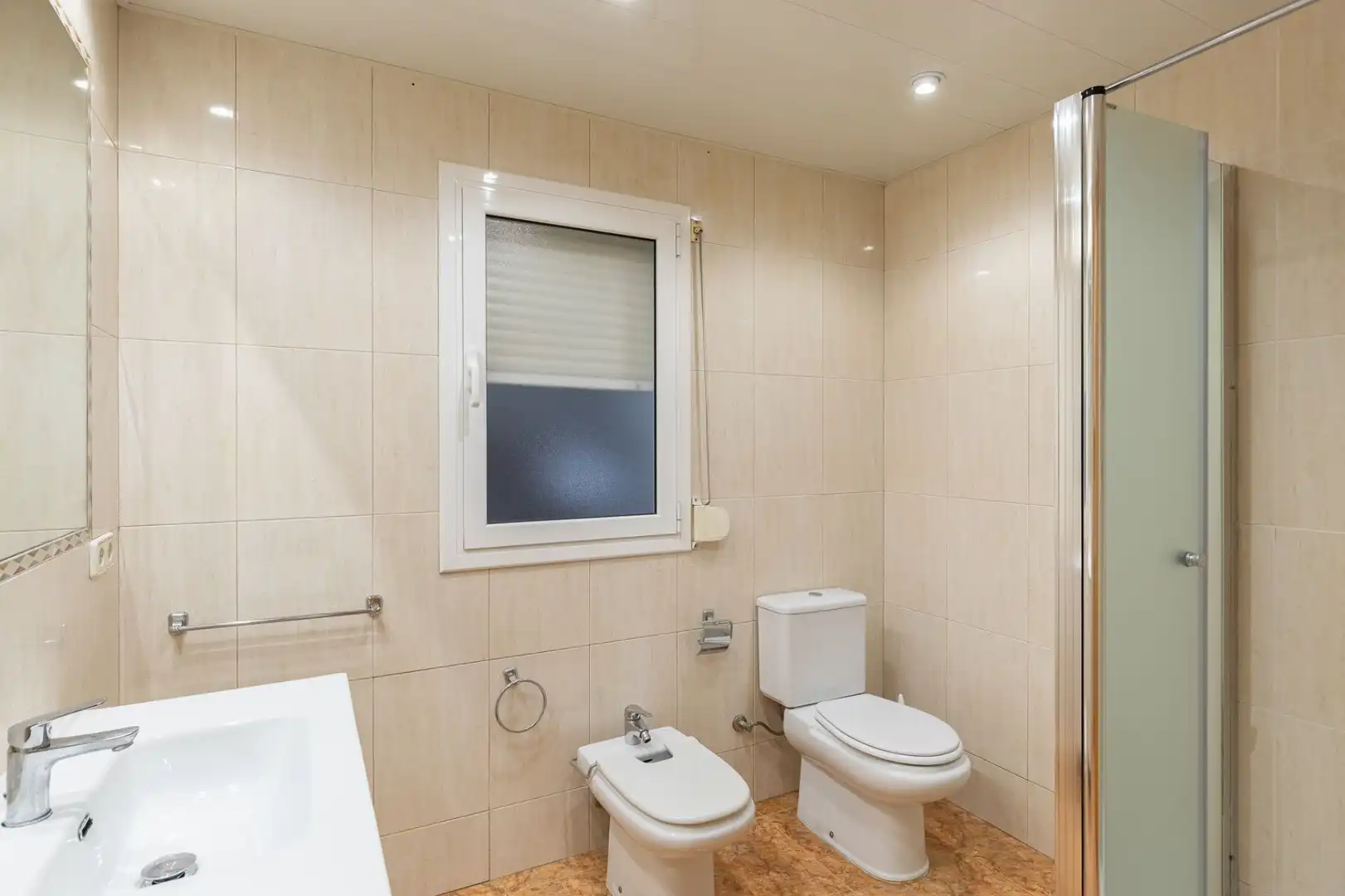 Baño de Piso en venta en Badalona con Aire acondicionado