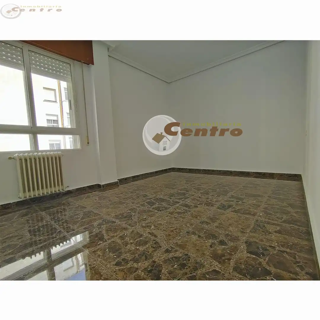 Piso en venta en Albacete con Calefacción, Terraza y Trastero