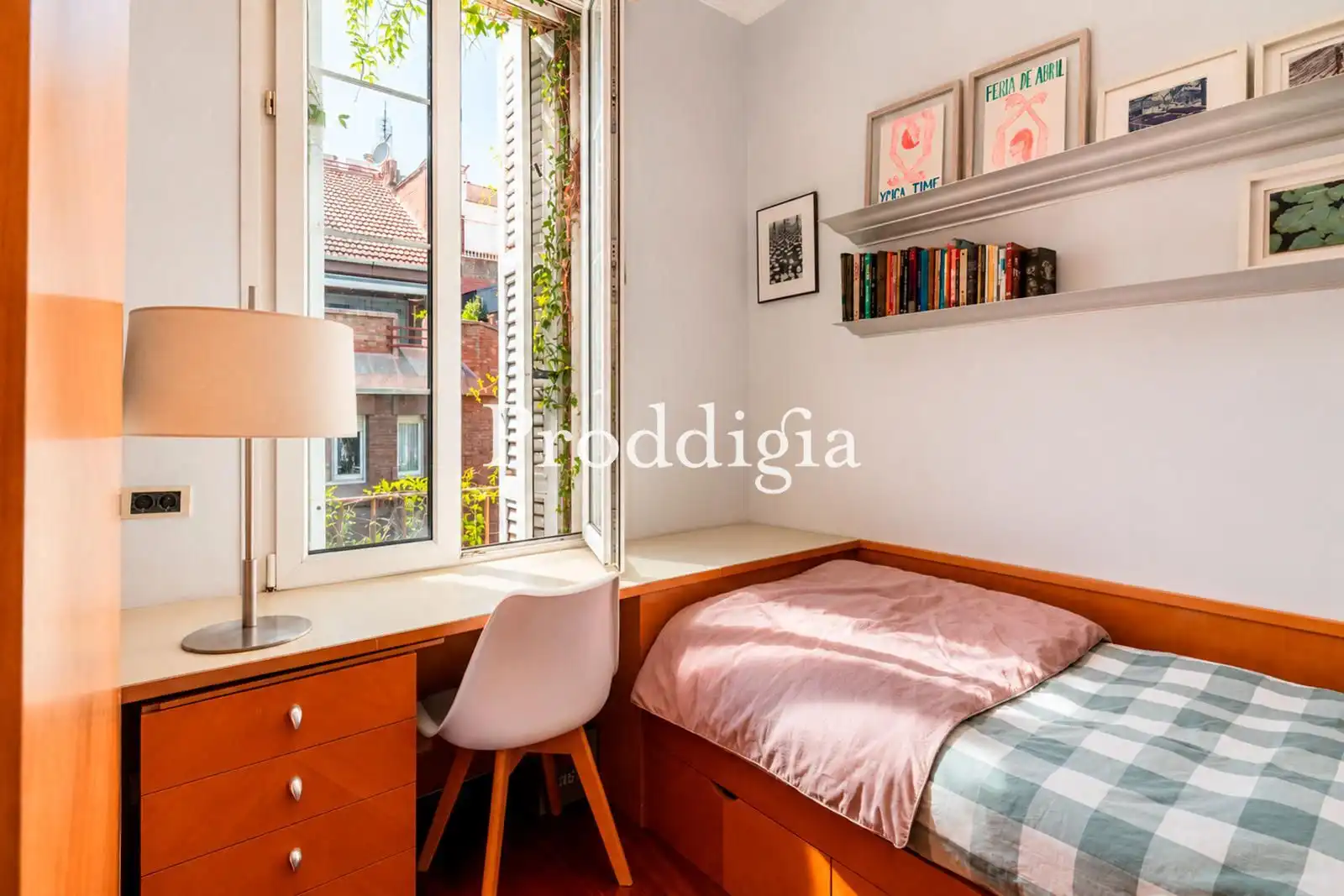 Schlafzimmer von Wohnung zum Verkauf in Barcelona mit Klimaanlage, Heizung und Privatgarten