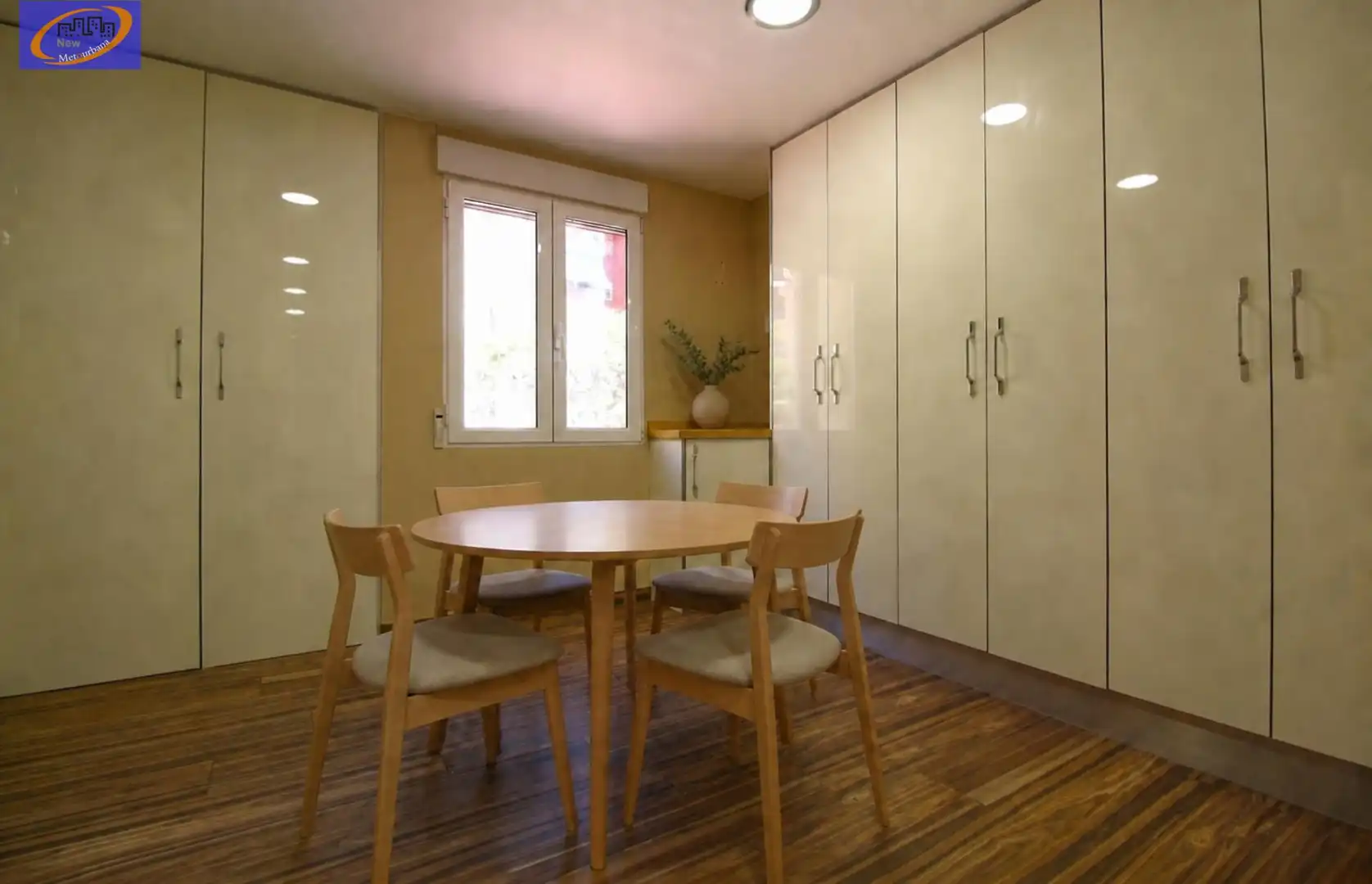 Dining room of Flat for sale in Valencia  with Air Conditioner, Heating and Storage room