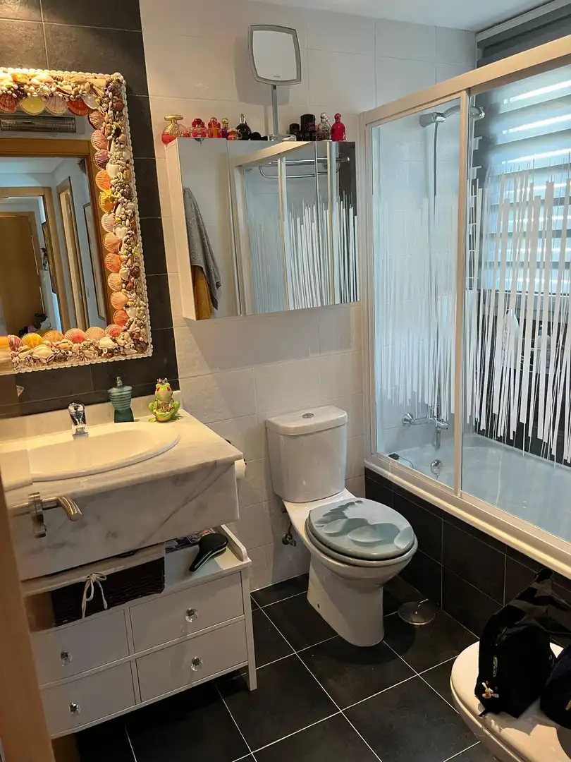 Baño de Apartamento en venta en Benidorm con Jardín privado, Terraza y Trastero