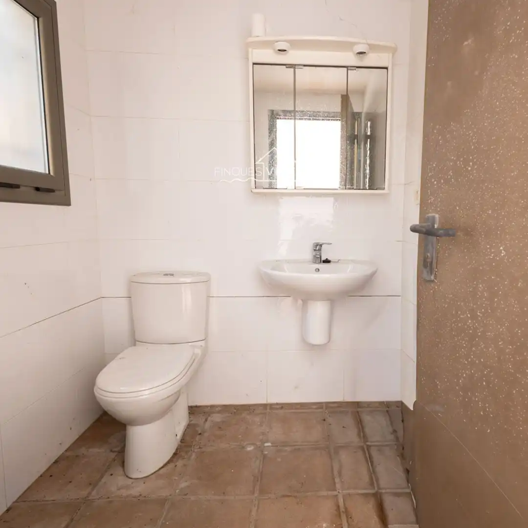 Badezimmer von Wohnung zum Verkauf in Calafell mit Klimaanlage, Heizung und Terrasse