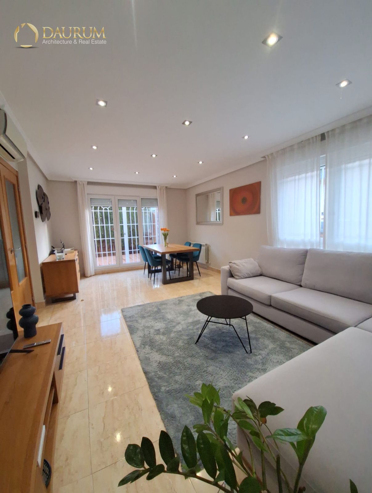 Sala d'estar de Casa adosada en venda en Valdemorillo amb Aire condicionat, Calefacció i Jardí privat