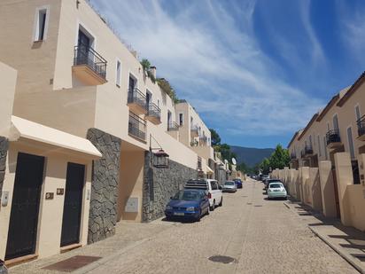 Exterior view of Single-family semi-detached for sale in Benahavís  with Air Conditioner, Terrace and Balcony