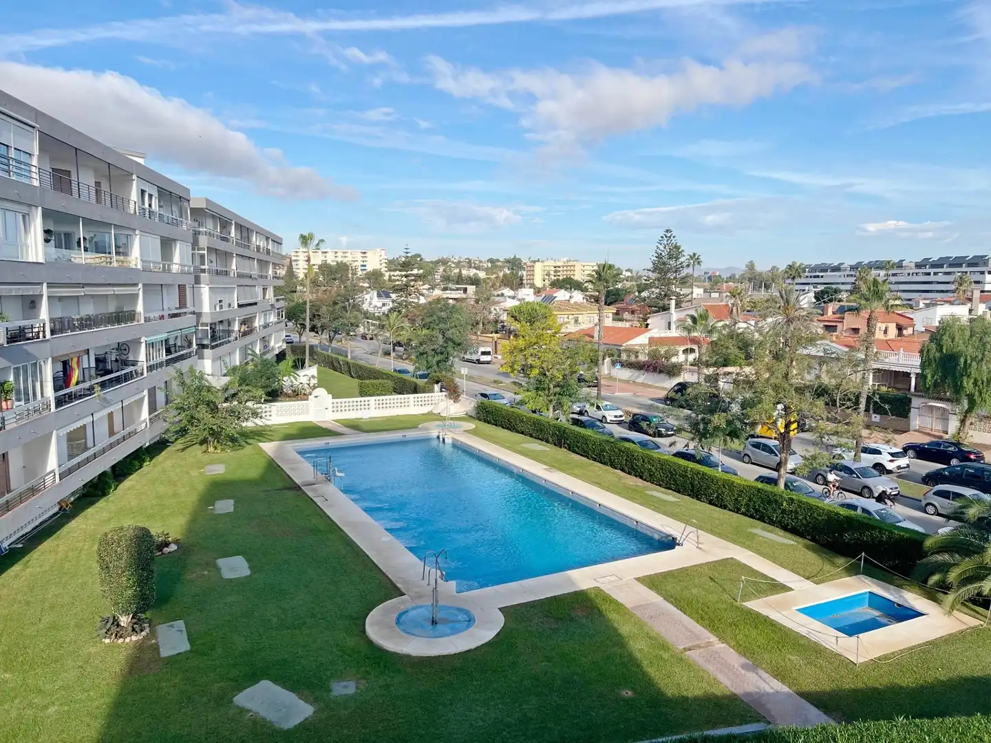 Pis amb piscina en venda a Los Álamos