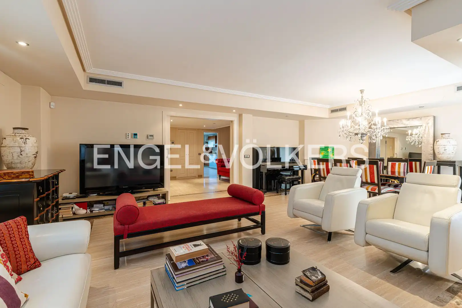 Sala de estar de Casa adosada en venta en Las Rozas de Madrid con Aire acondicionado, Calefacción y Jardín privado