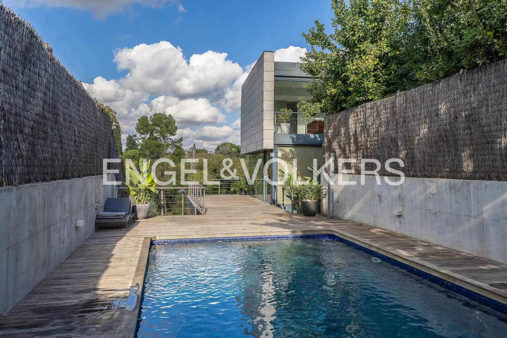 Swimming pool of Houses for sale in Sant Cugat del Vallès  with Air Conditioner, Heating and Private garden