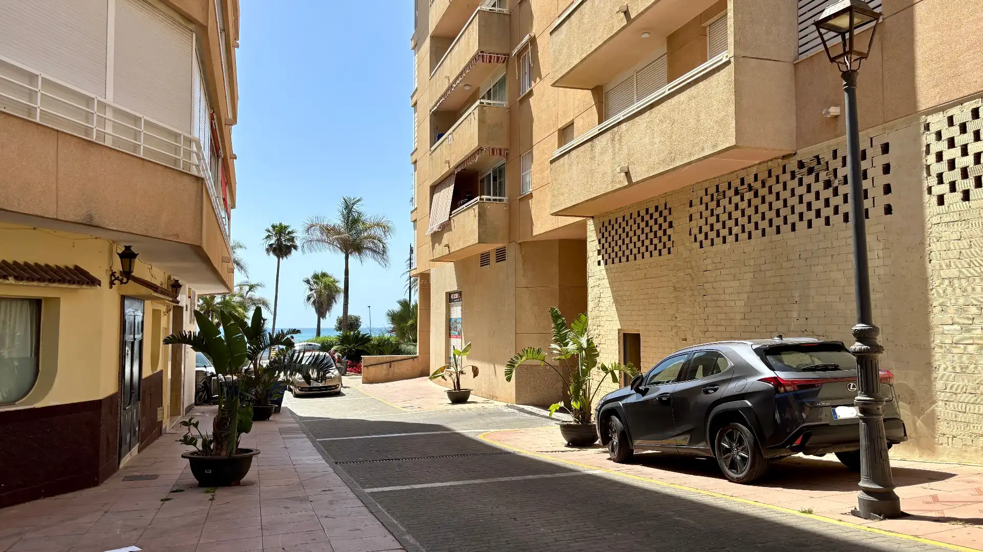 Vista exterior de Local en venta en Estepona