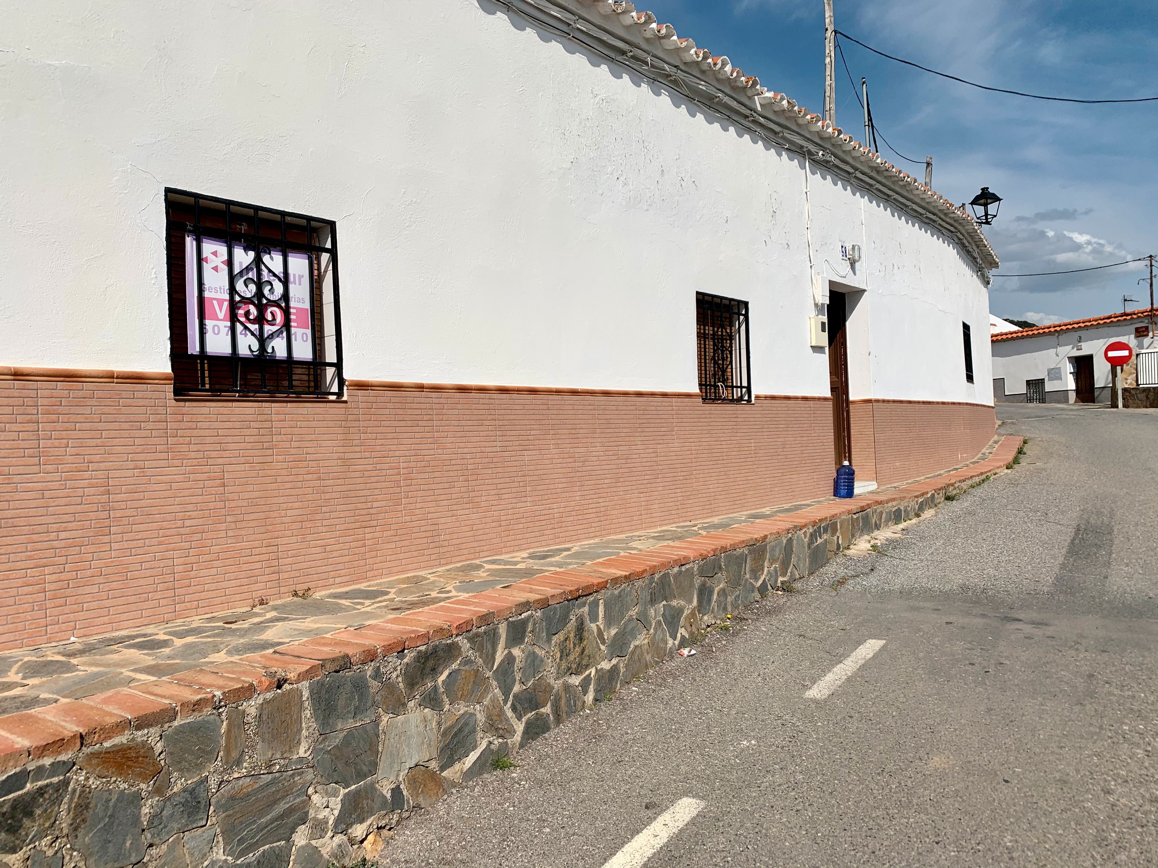 Exterior view of House or chalet for sale in Reina  with Washing machine and TV