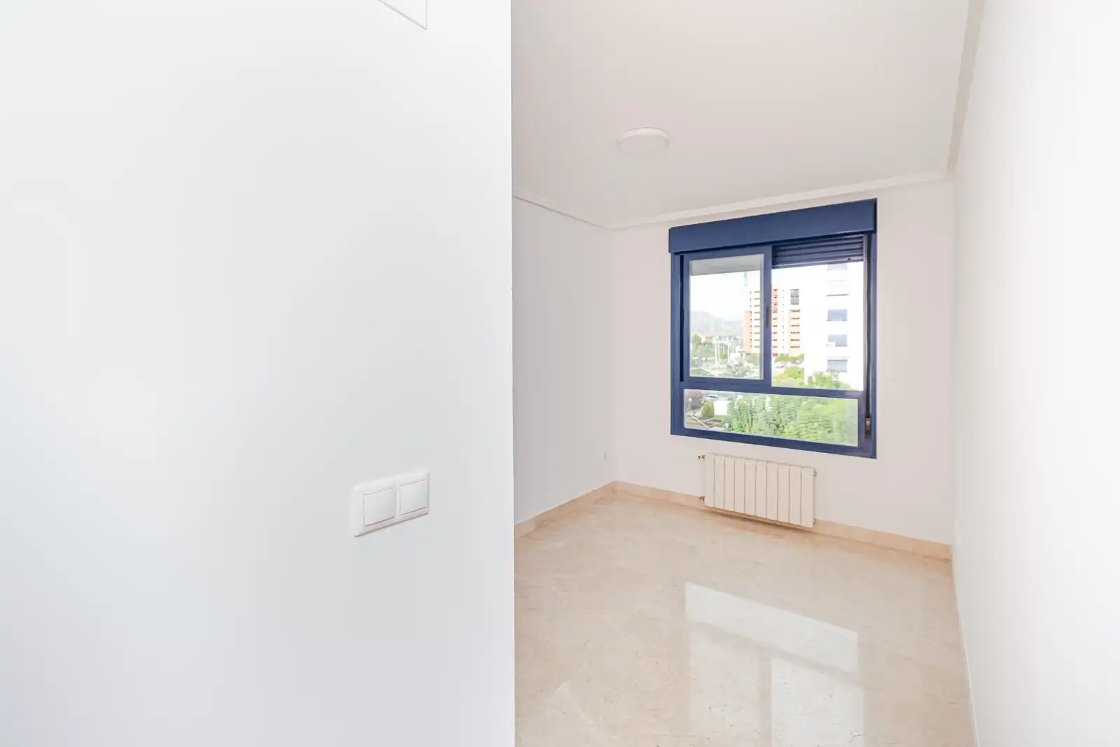 Habitación de Piso en venta en Alicante / Alacant con Aire acondicionado, Terraza y Trastero