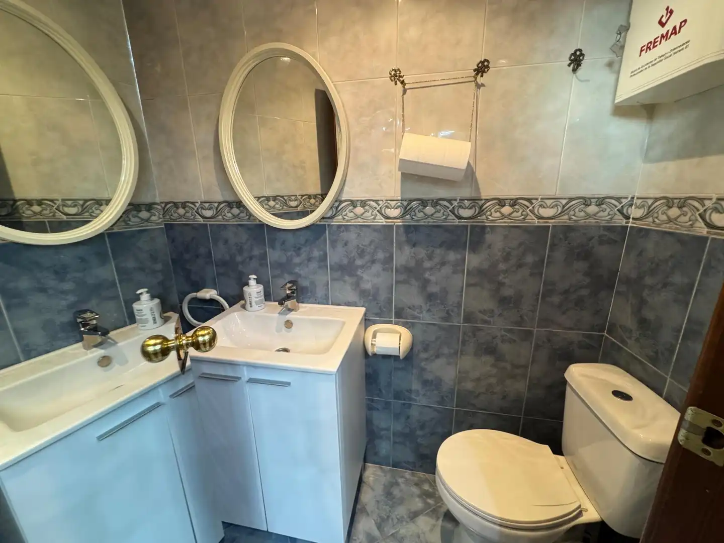 Badezimmer von Geschaftsraum zur Miete in Algemesí mit Klimaanlage