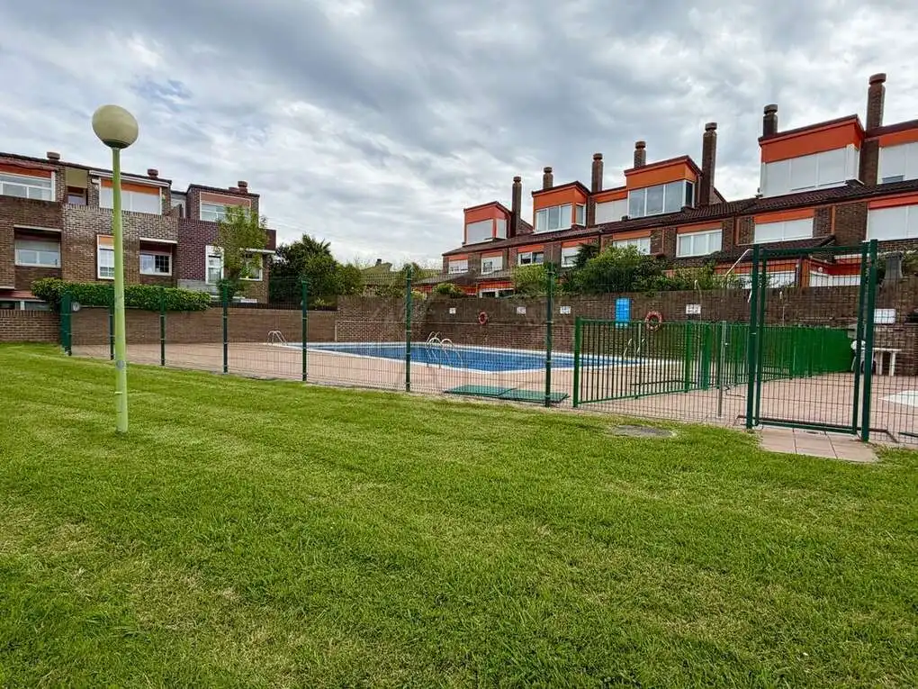 Piscina de Casa adosada en venta en Leioa con Calefacción, Jardín privado y Terraza