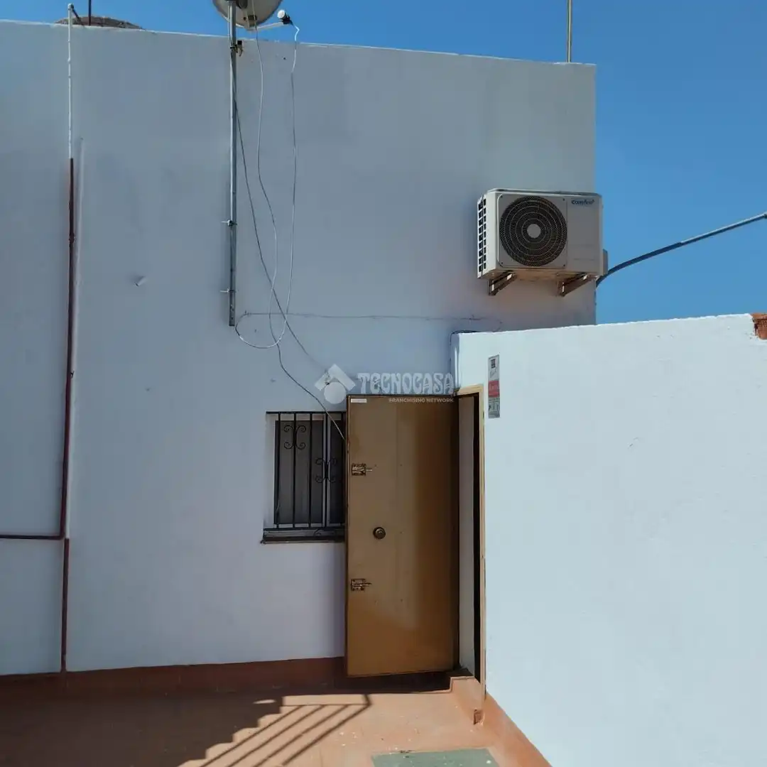Vista exterior de Casa o chalet en venta en Sevilla con Aire acondicionado y Terraza