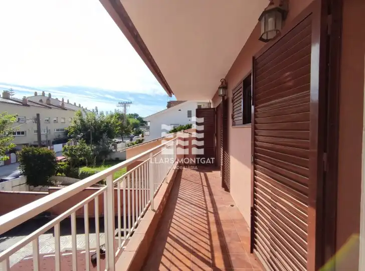 Vista exterior de Casa o xalet en venda en Tiana amb Aire condicionat, Calefacció i Jardí privat
