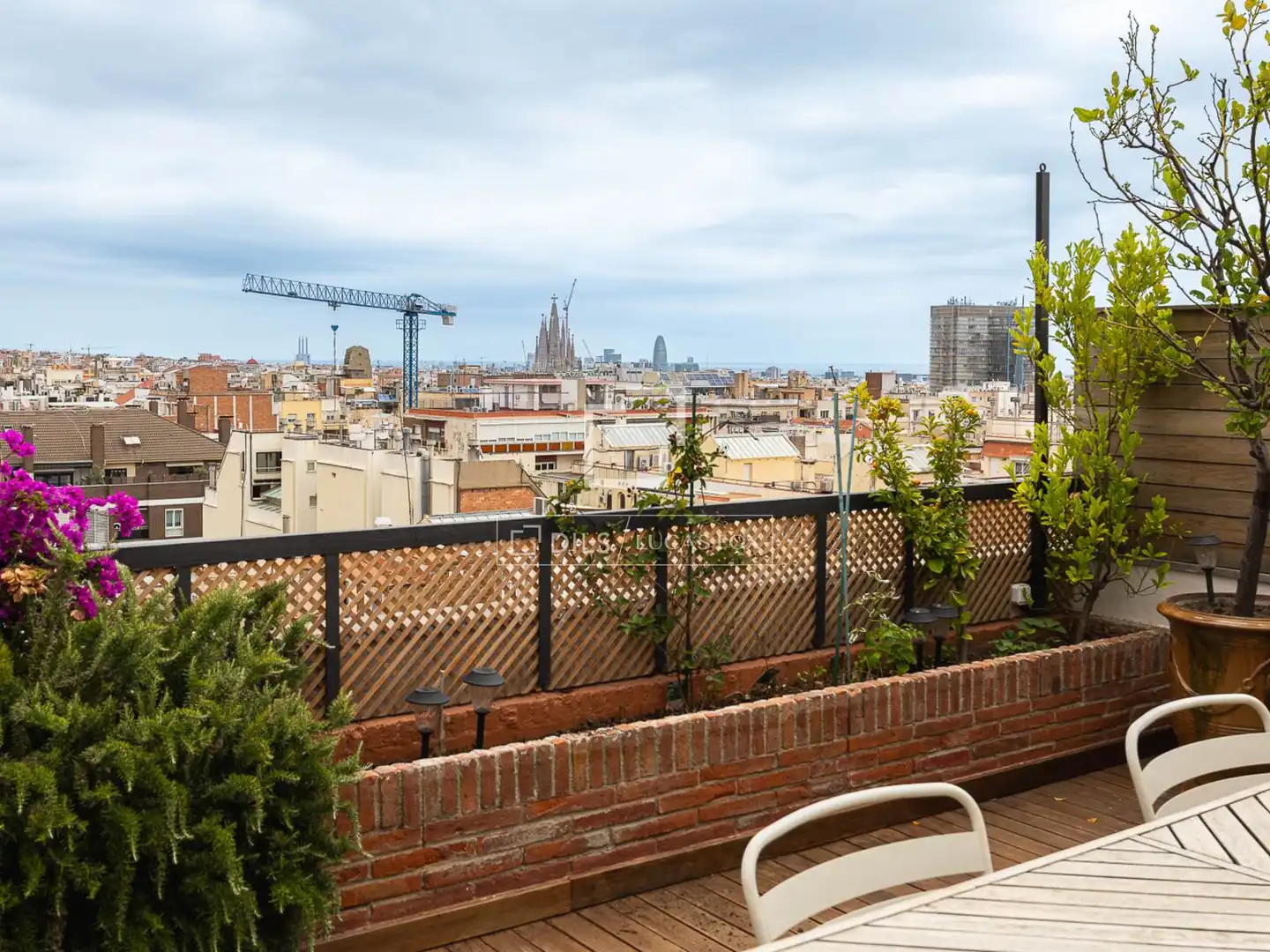 Terrasse von Dachboden zum Verkauf in Barcelona mit Klimaanlage, Terrasse und Balkon