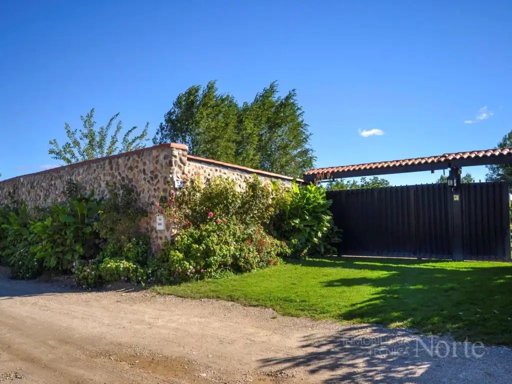 Vista exterior de Casa o chalet en venta en Fuente El Saz de Jarama, Madrid