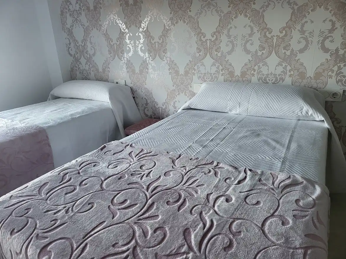 Habitación de Casa adosada de alquiler en Cangas  con Aire acondicionado, Calefacción y Jardín privado