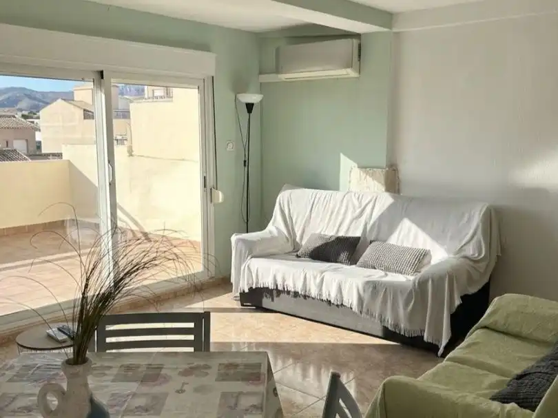 Sala d'estar de Àtic en venda en Almería amb Calefacció, Terrassa i Piscina