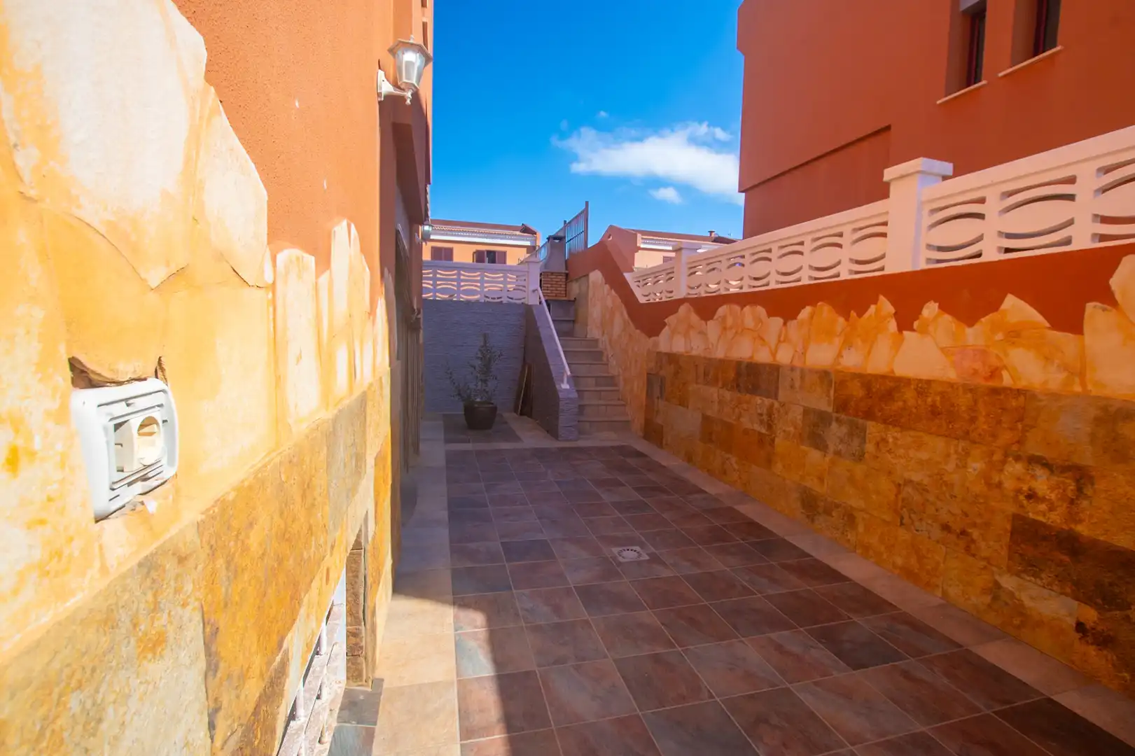 Vista exterior de Casa o xalet en venda en Gáldar amb Terrassa i Piscina