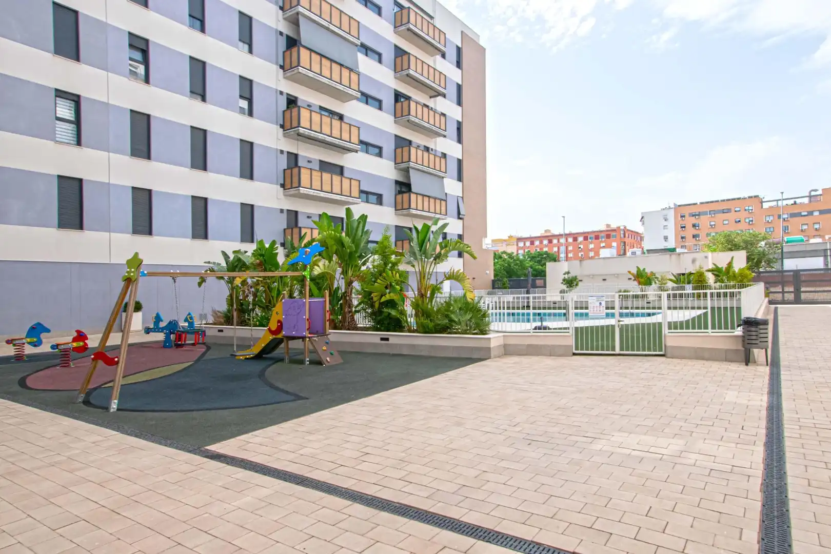 Swimming pool of Flat for sale in Sevilla  with Air Conditioner, Heating and Private garden