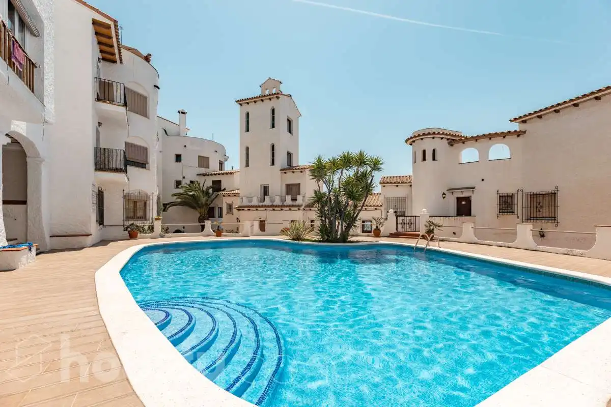 Piscina de Piso en venta en Sitges con Trastero, Amueblado y Piscina comunitaria
