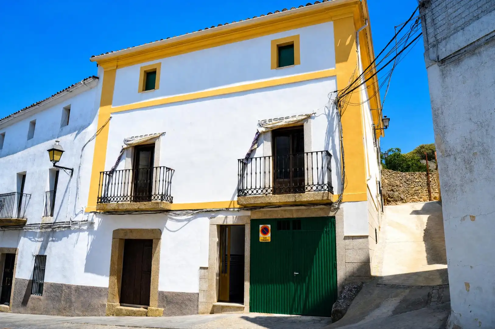 Exterior view of Houses for sale in Montánchez  with Heating, Terrace and Balcony