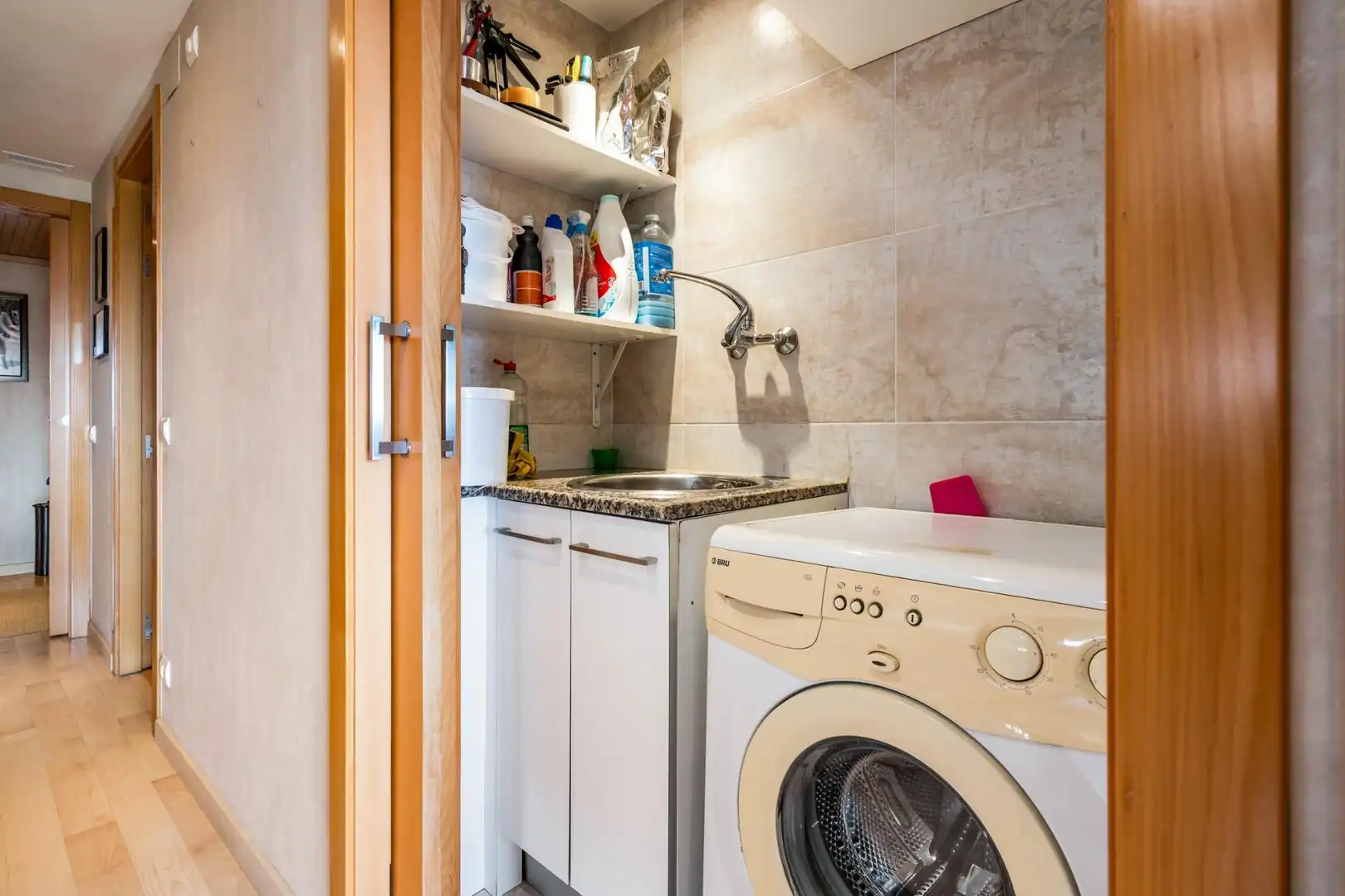 Cuina de Pis en venda en Parets del Vallès amb Aire condicionat, Parquet i Terrassa