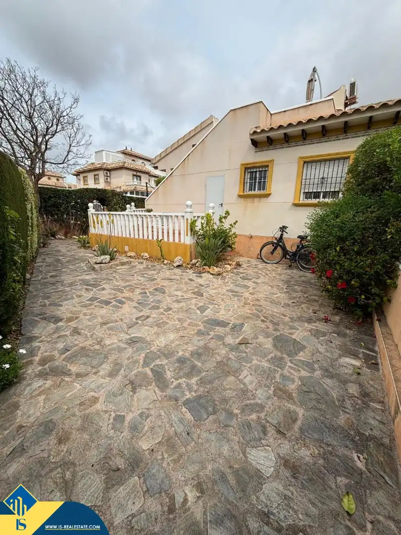 Bungalow with pool for sale in Orihuela Costa, imagen 2