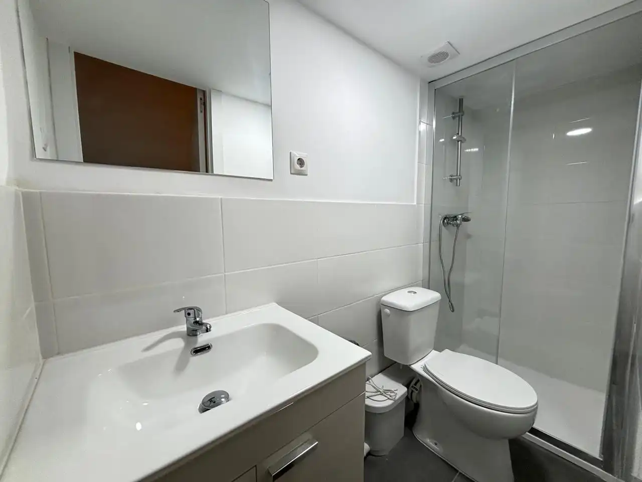 Bathroom of Flat for rent in Madrid