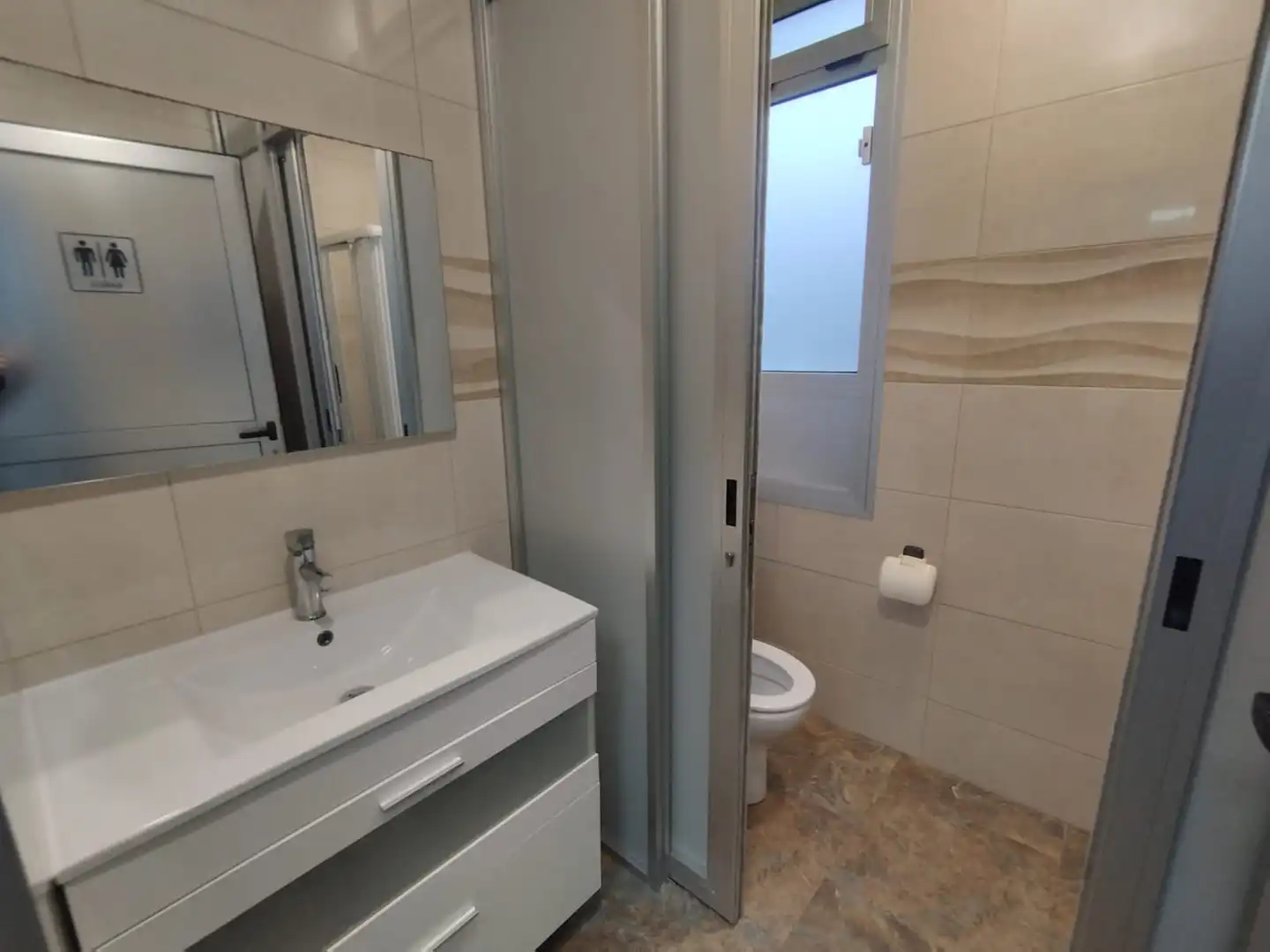Badezimmer von Geschaftsraum zum Verkauf in Ferrol mit Möbliert