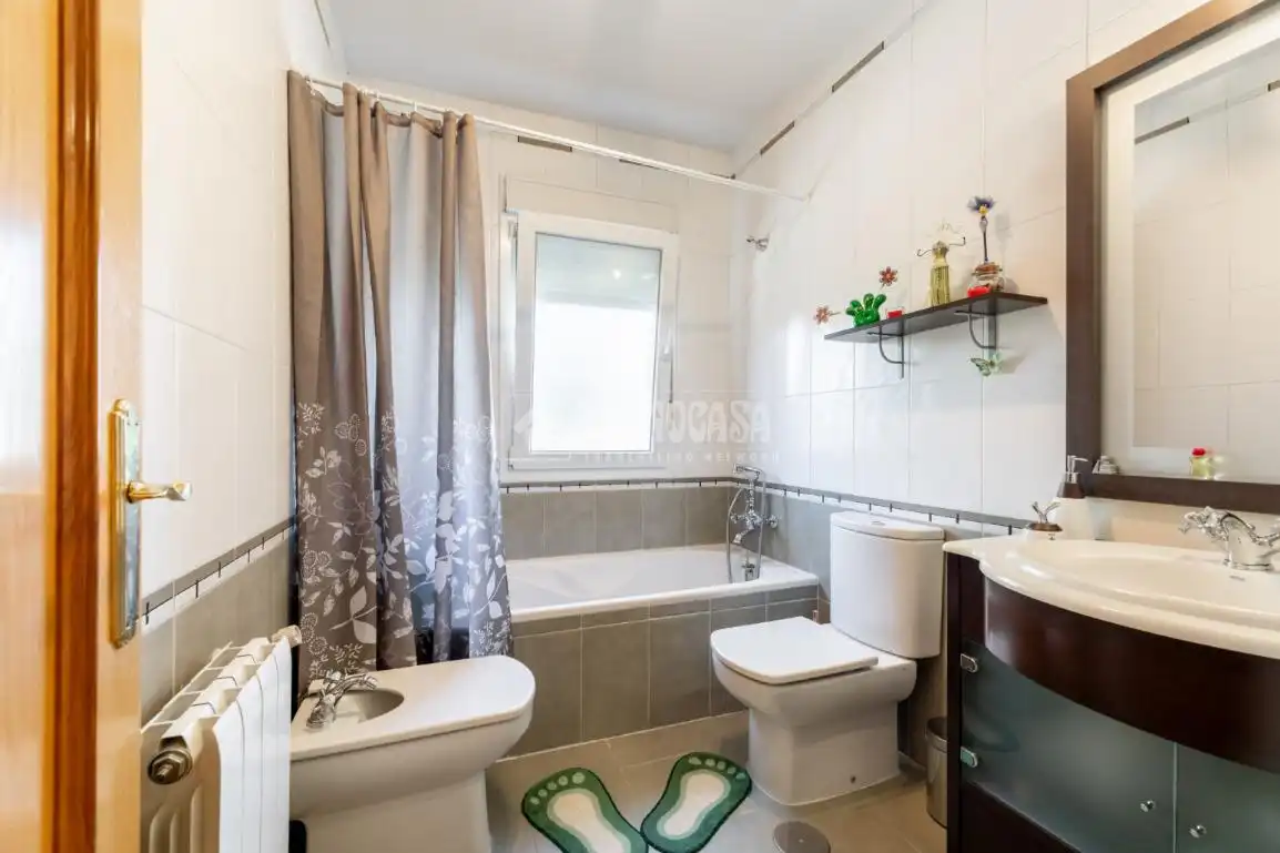 Baño de Casa adosada en venta en Torrelodones con Calefacción, Jardín privado y Terraza