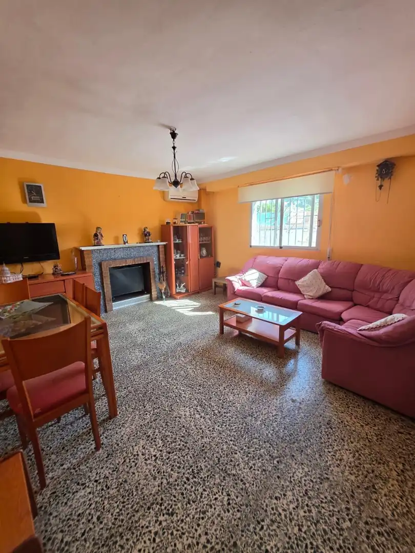 Sala d'estar de Casa o xalet en venda en Llíria amb Aire condicionat, Jardí privat i Terrassa