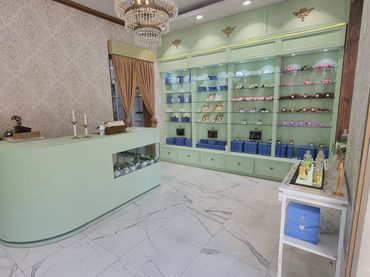 Local comercial en venta en Plaza de los Mostenses 2
