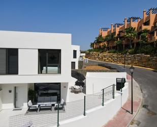 Vista exterior de Casa adosada de lloguer en Mijas amb Aire condicionat, Terrassa i Piscina