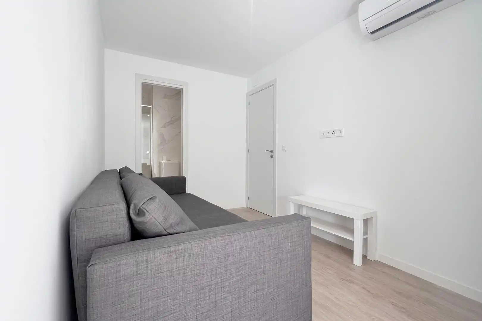 Room in Calle MANUEL DE FALLA, Norte - Universidad