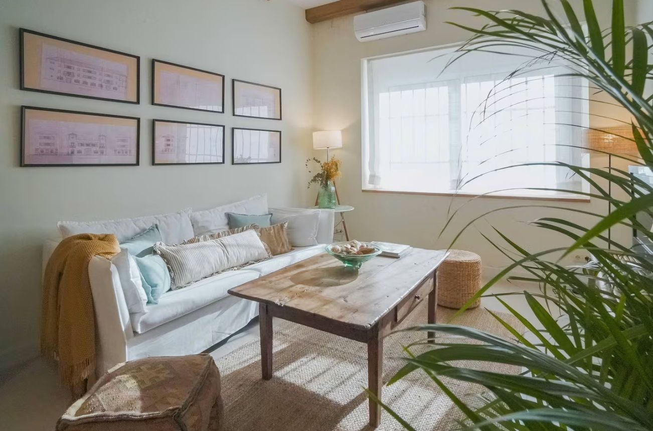 Sala de estar de Apartamento de alquiler en  Huelva Capital con Aire acondicionado, Calefacción y Parquet