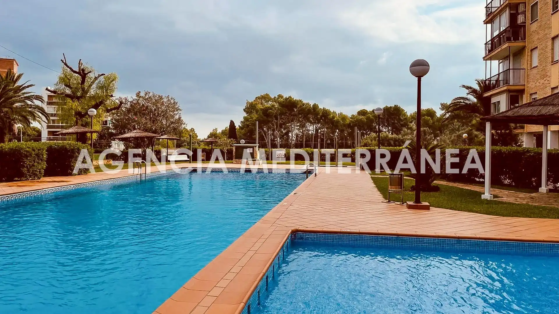 Apartamento con terraza en venta en Las Rotas / Les Rotes