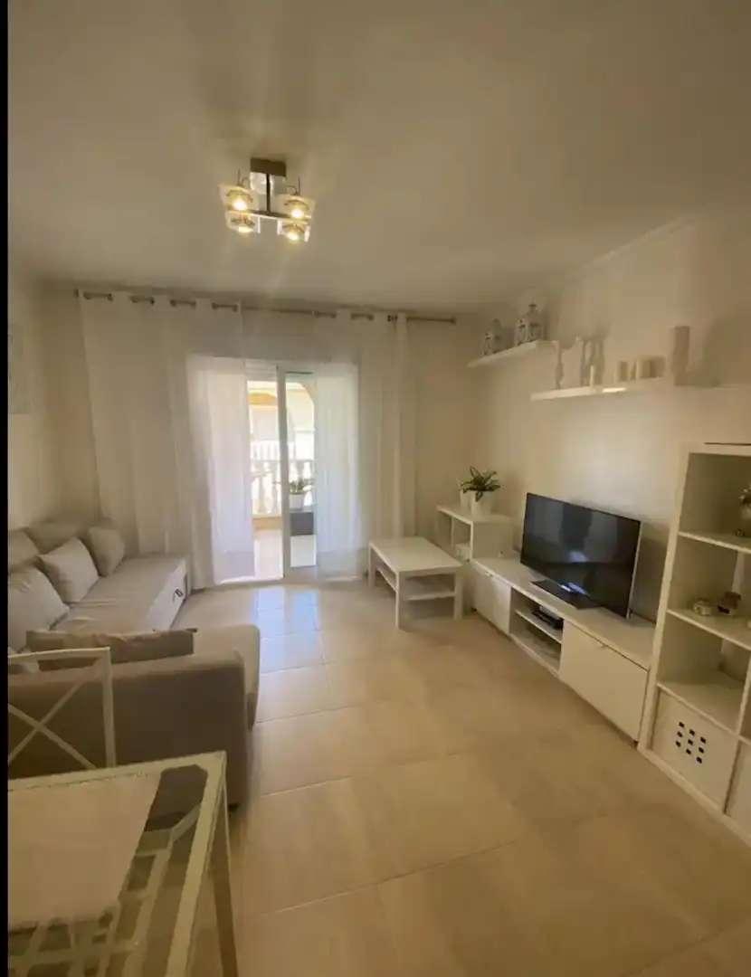 Sala d'estar de Apartament de lloguer en Los Alcázares amb Aire condicionat, Calefacció i Piscina