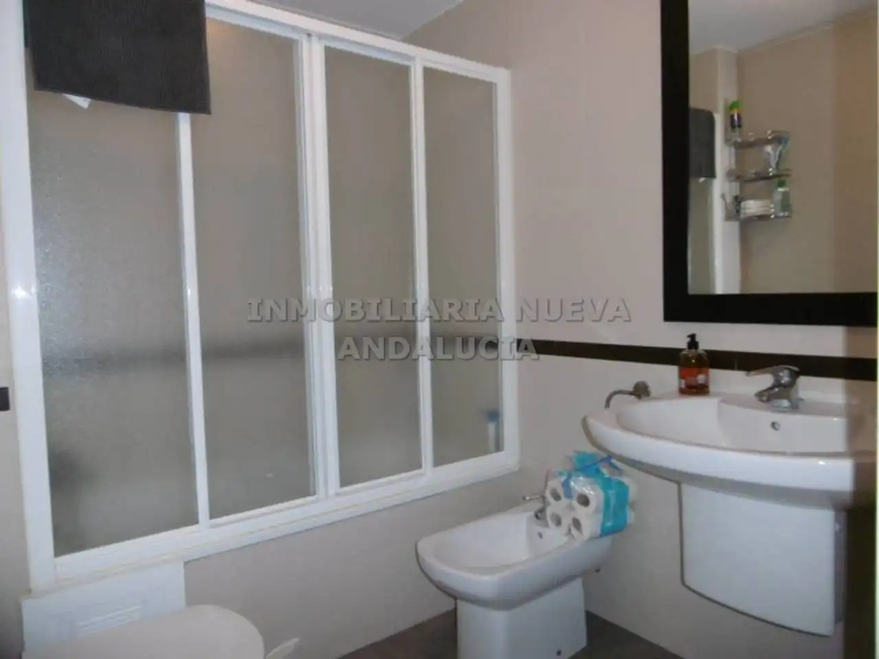 Baño de Piso de alquiler en Almería con Aire acondicionado, Parquet y Amueblado