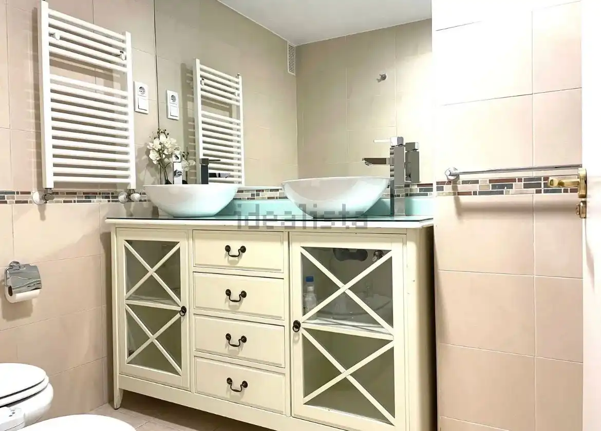 Bathroom of Flat for rent in Madrid  with Air Conditioner, Heating and Private garden